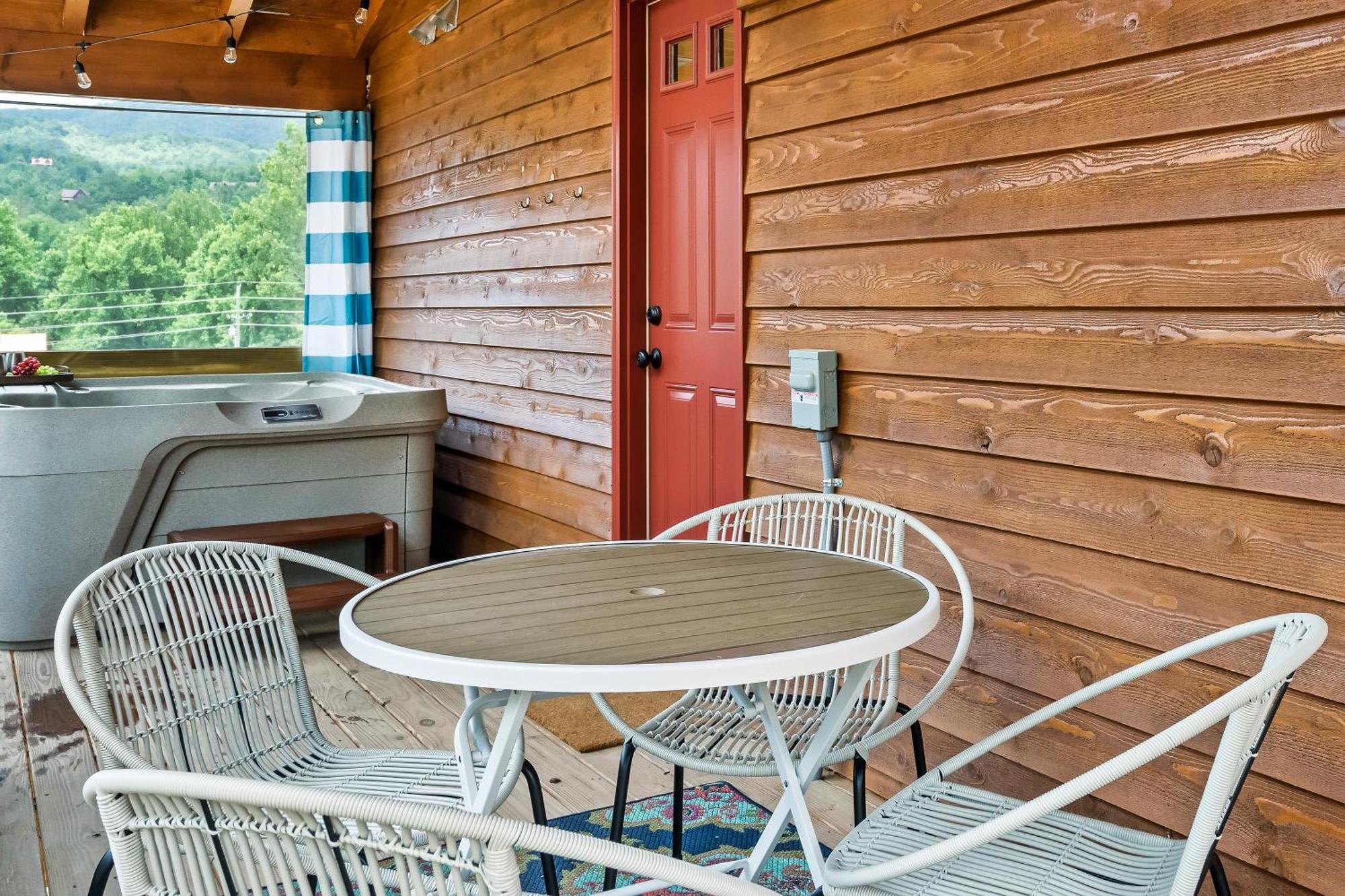 Smokiesboutiquecabins Would Love To Host You At Dolly'S Cute Cabin! 4 Suites With Private Bathrooms - Hot Tub, Fire Pit, Game Room, Resort Pool Open Memorial Day Through Labor Day! Гатлинбург Экстерьер фото