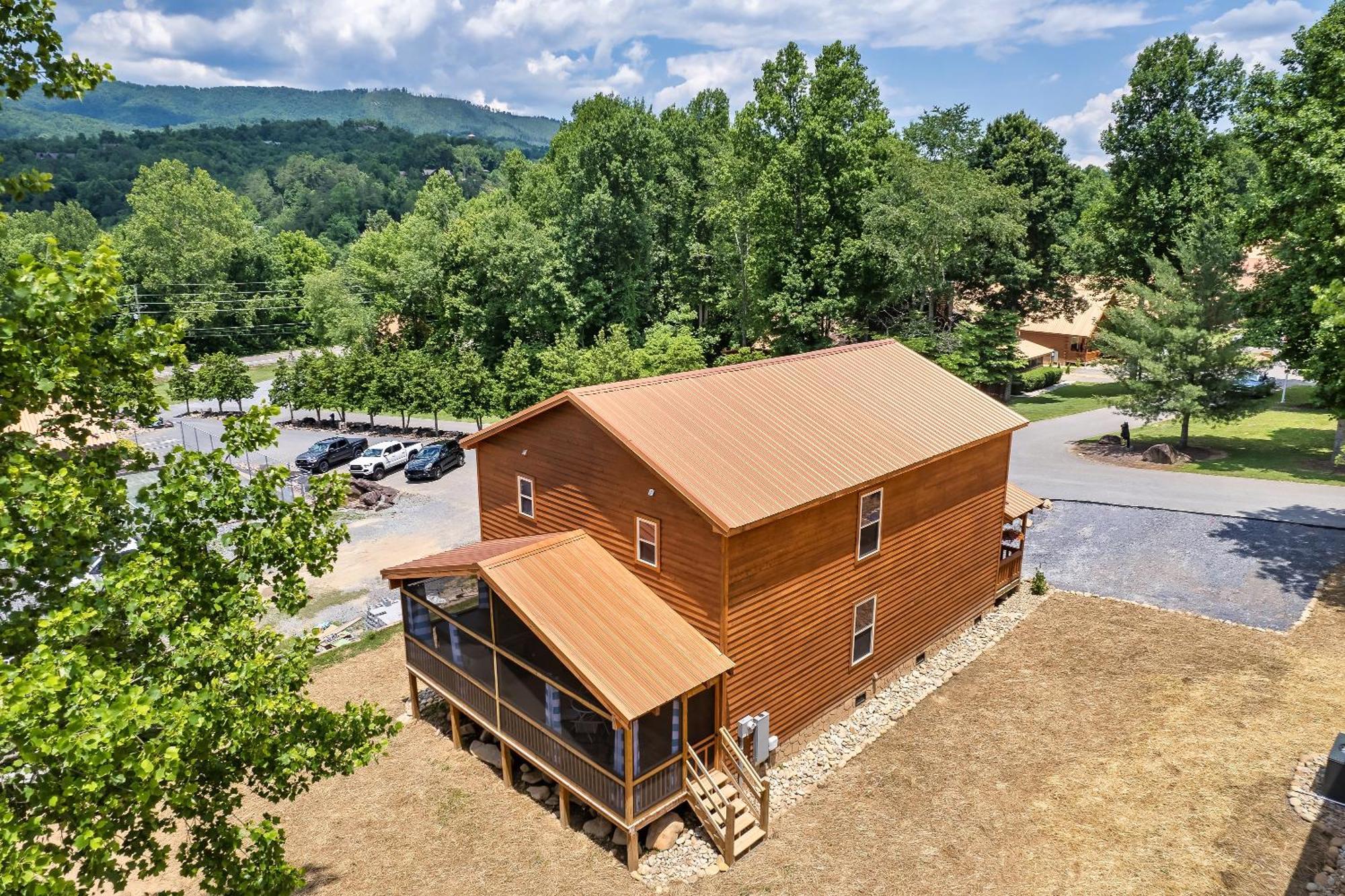 Smokiesboutiquecabins Would Love To Host You At Dolly'S Cute Cabin! 4 Suites With Private Bathrooms - Hot Tub, Fire Pit, Game Room, Resort Pool Open Memorial Day Through Labor Day! Гатлинбург Экстерьер фото