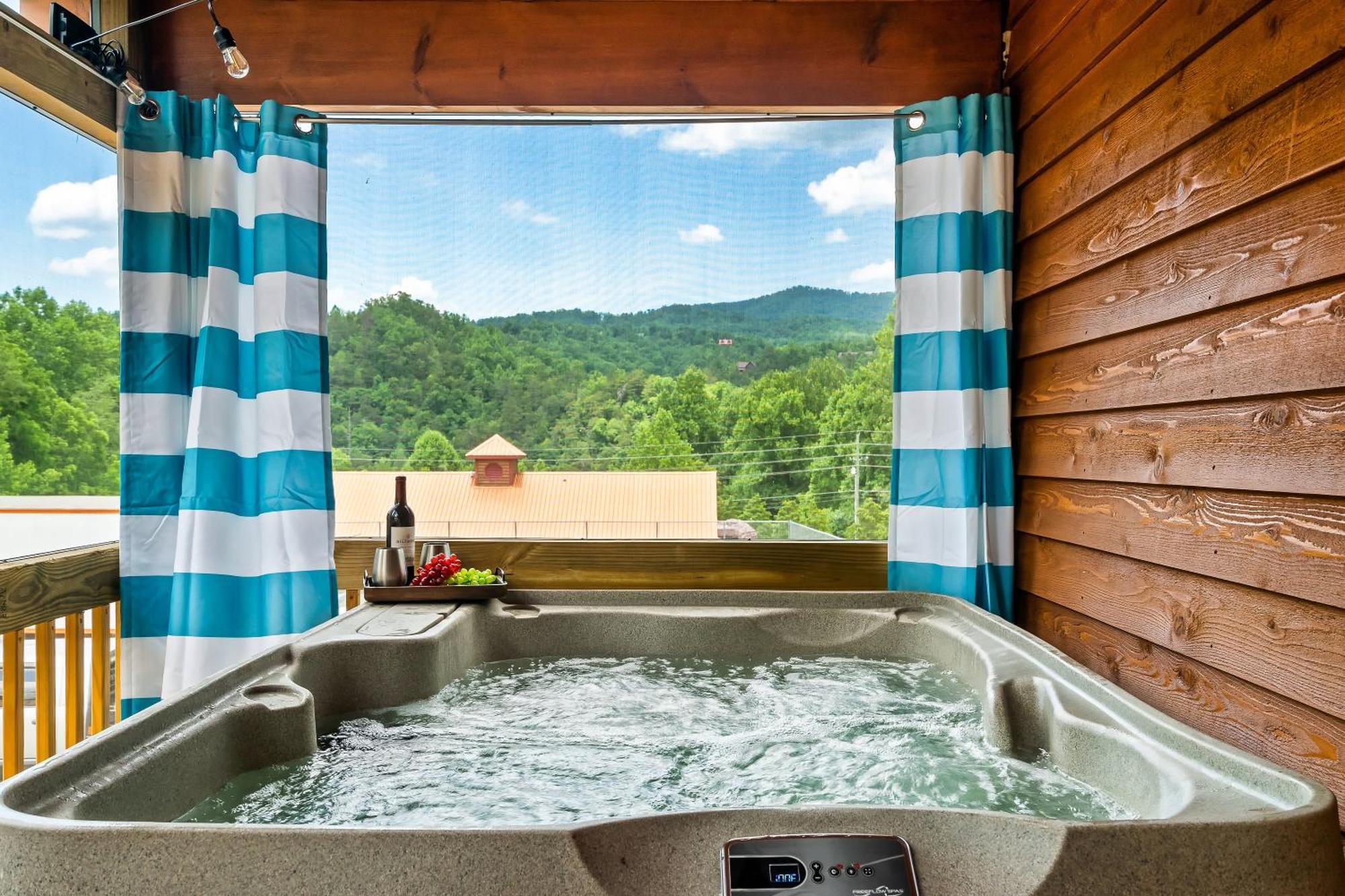 Smokiesboutiquecabins Would Love To Host You At Dolly'S Cute Cabin! 4 Suites With Private Bathrooms - Hot Tub, Fire Pit, Game Room, Resort Pool Open Memorial Day Through Labor Day! Гатлинбург Экстерьер фото