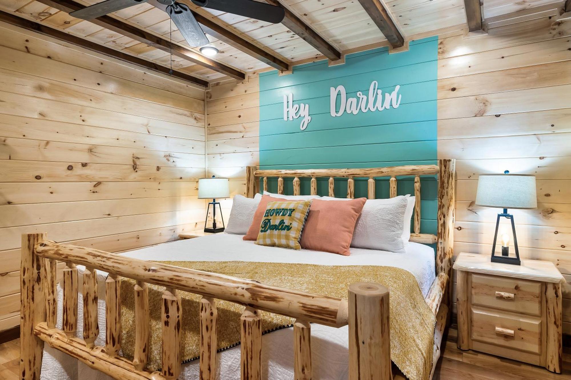 Smokiesboutiquecabins Would Love To Host You At Dolly'S Cute Cabin! 4 Suites With Private Bathrooms - Hot Tub, Fire Pit, Game Room, Resort Pool Open Memorial Day Through Labor Day! Гатлинбург Экстерьер фото