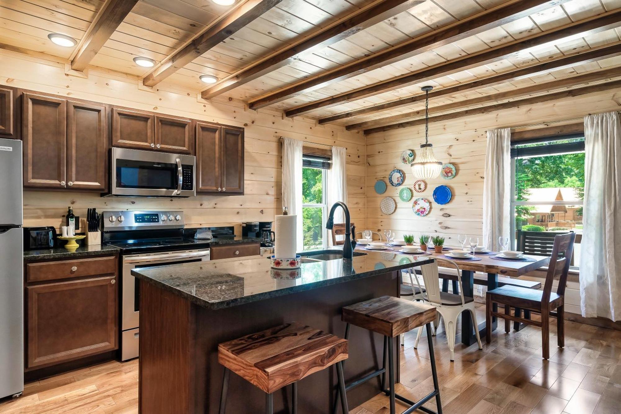 Smokiesboutiquecabins Would Love To Host You At Dolly'S Cute Cabin! 4 Suites With Private Bathrooms - Hot Tub, Fire Pit, Game Room, Resort Pool Open Memorial Day Through Labor Day! Гатлинбург Экстерьер фото