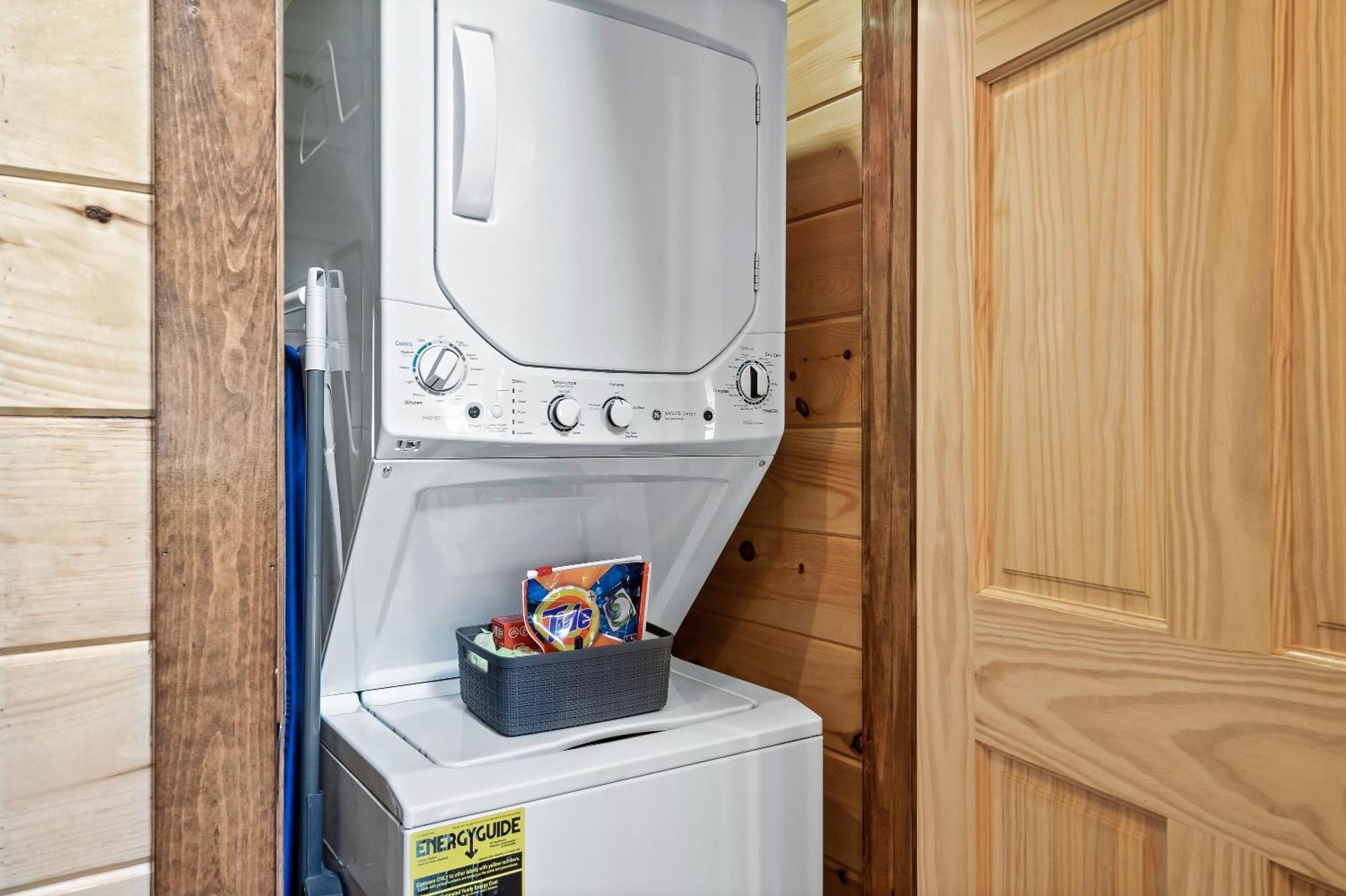Smokiesboutiquecabins Would Love To Host You At Dolly'S Cute Cabin! 4 Suites With Private Bathrooms - Hot Tub, Fire Pit, Game Room, Resort Pool Open Memorial Day Through Labor Day! Гатлинбург Экстерьер фото