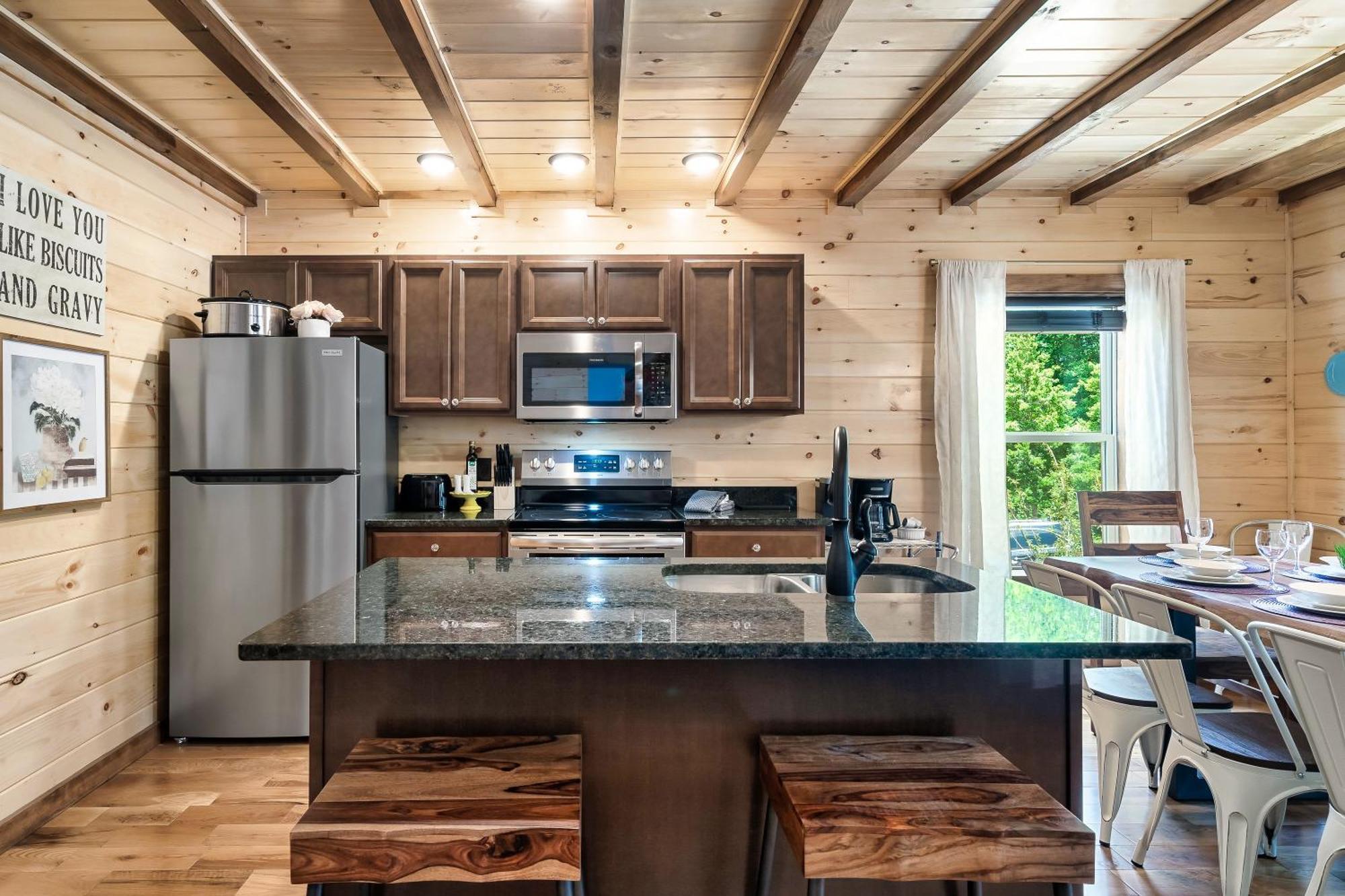 Smokiesboutiquecabins Would Love To Host You At Dolly'S Cute Cabin! 4 Suites With Private Bathrooms - Hot Tub, Fire Pit, Game Room, Resort Pool Open Memorial Day Through Labor Day! Гатлинбург Экстерьер фото