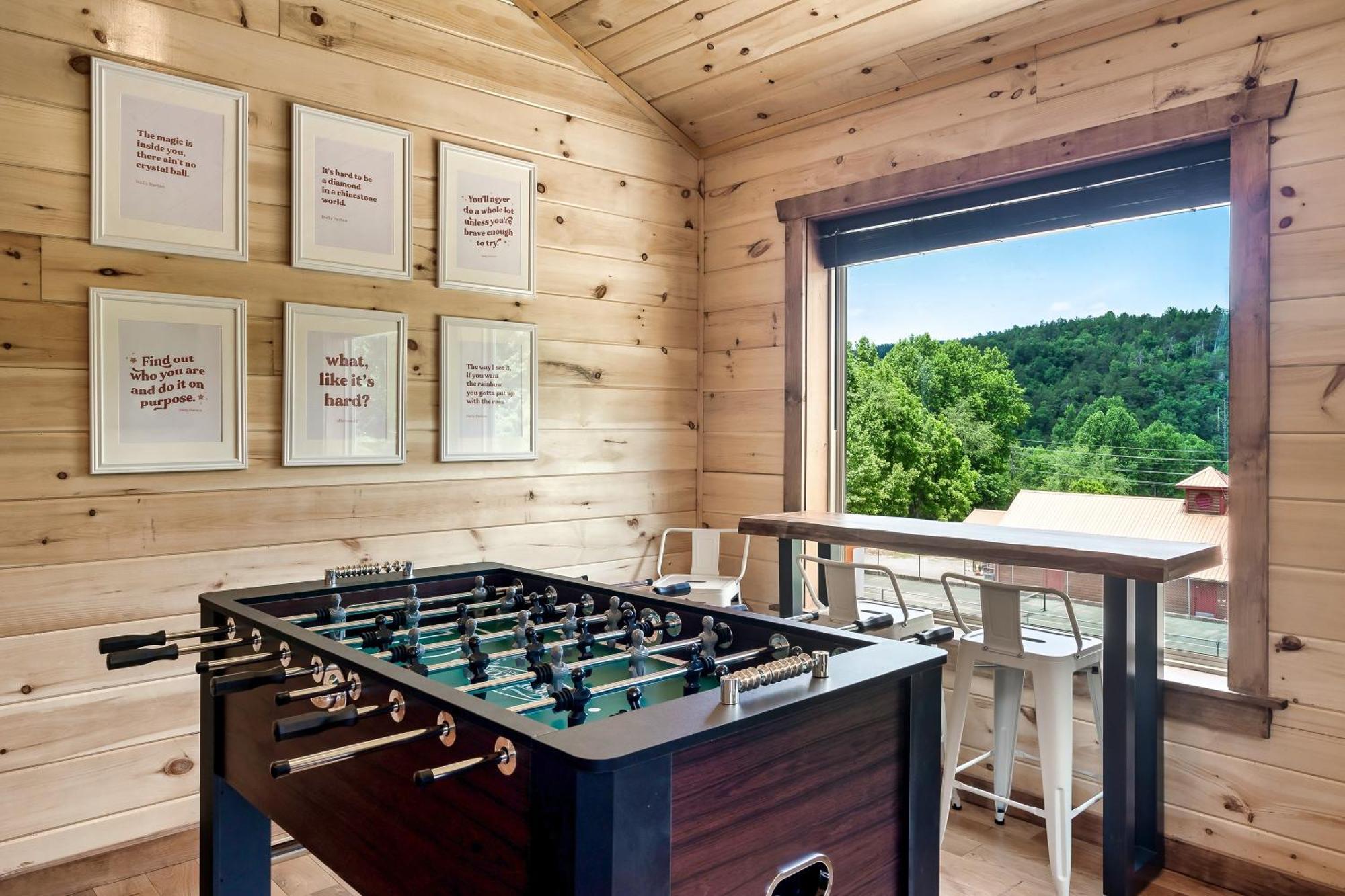 Smokiesboutiquecabins Would Love To Host You At Dolly'S Cute Cabin! 4 Suites With Private Bathrooms - Hot Tub, Fire Pit, Game Room, Resort Pool Open Memorial Day Through Labor Day! Гатлинбург Экстерьер фото