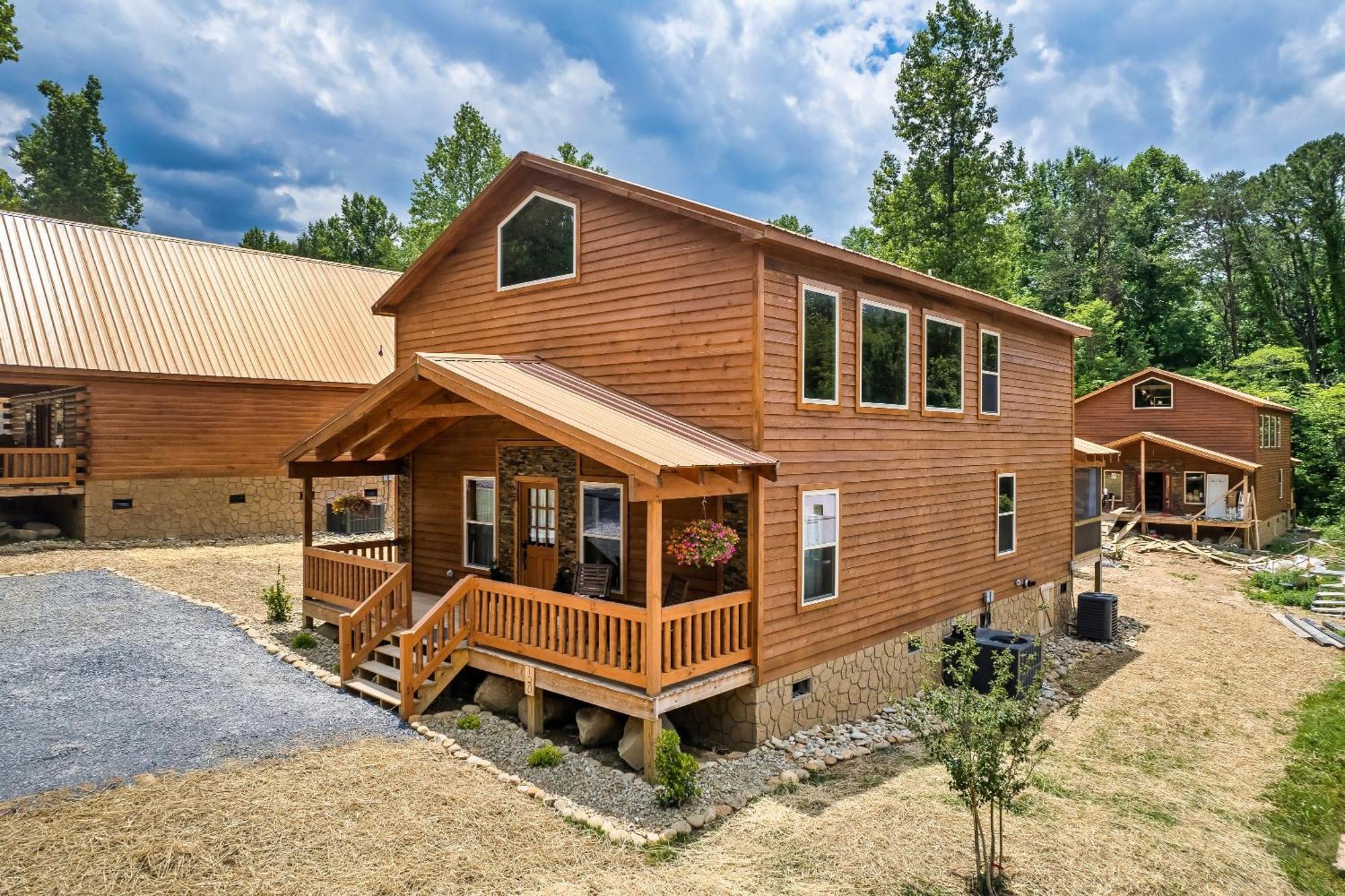 Smokiesboutiquecabins Would Love To Host You At Dolly'S Cute Cabin! 4 Suites With Private Bathrooms - Hot Tub, Fire Pit, Game Room, Resort Pool Open Memorial Day Through Labor Day! Гатлинбург Экстерьер фото