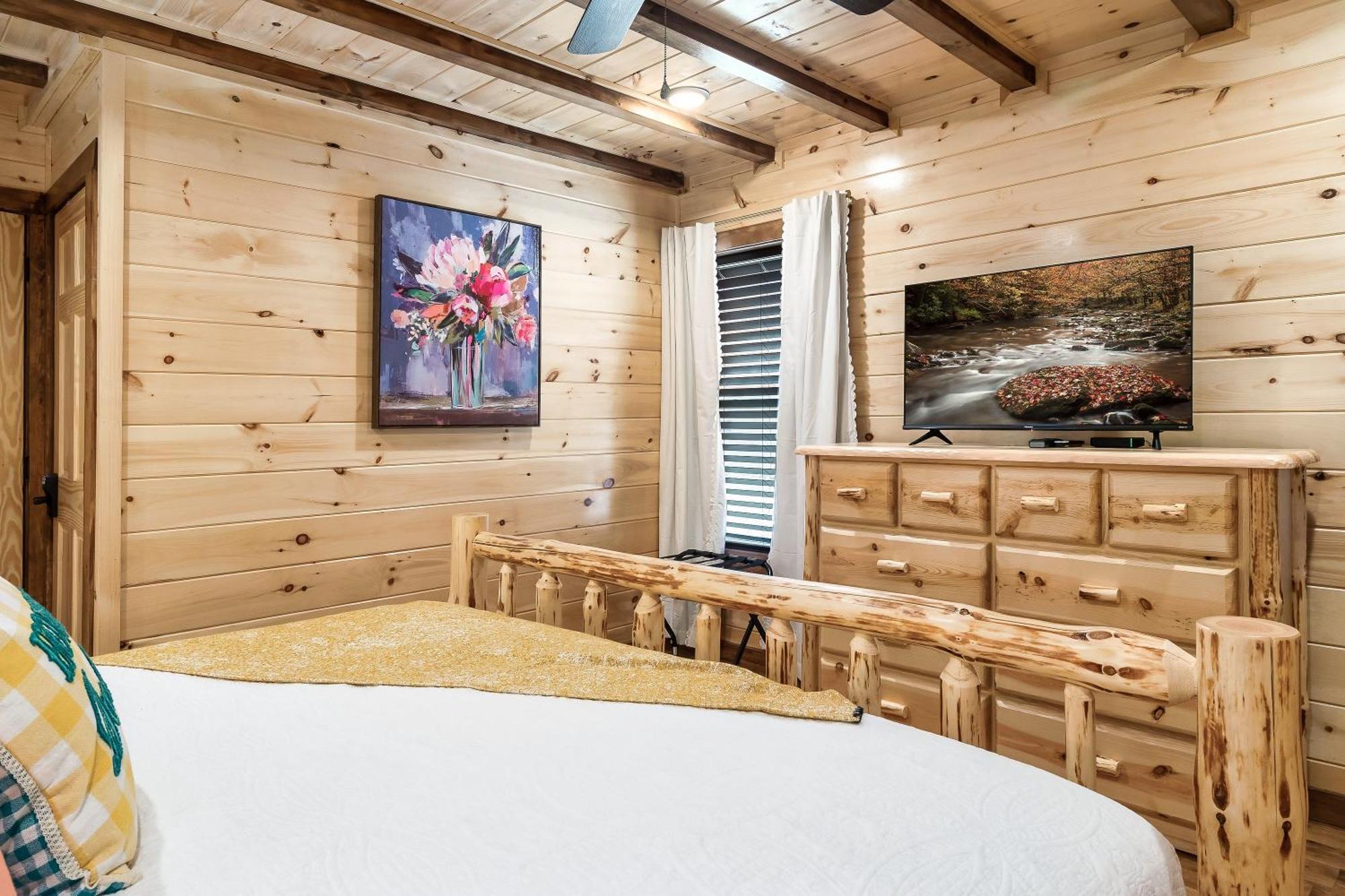 Smokiesboutiquecabins Would Love To Host You At Dolly'S Cute Cabin! 4 Suites With Private Bathrooms - Hot Tub, Fire Pit, Game Room, Resort Pool Open Memorial Day Through Labor Day! Гатлинбург Экстерьер фото